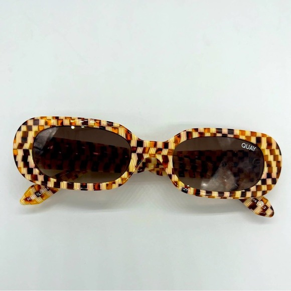 Quay Australia Accessories - QUAY AUSTRALIA So Serious brown checkered sunglasses style #55867